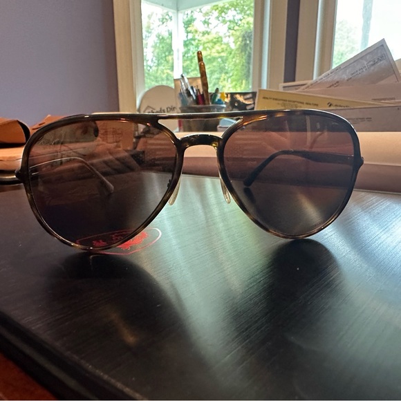Like new ray ban RB4320CH CHROMANCE sunglasses. - Picture 2 of 3